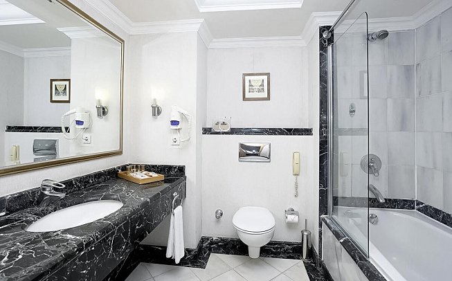 The Norm Oriental Kemer - Wohnbeispiel Suite Komfort King Poolblick (Zimmercodierungen WB1, WB2 & WB3)