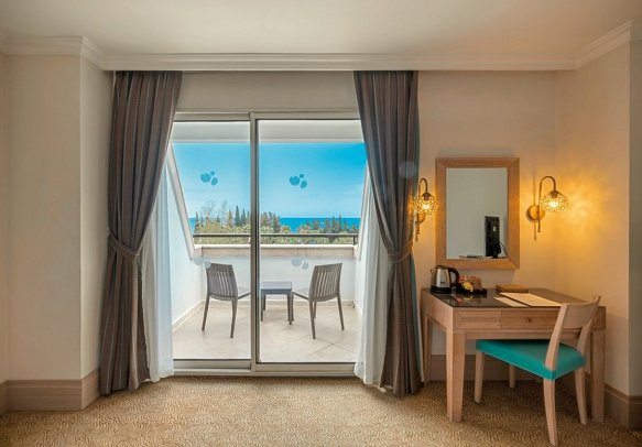 Crystal Deluxe - Wohnbeispiel Doppelzimmer obere Etage seitl. Meerblick (Zimmercodierungen DBD & DCD)