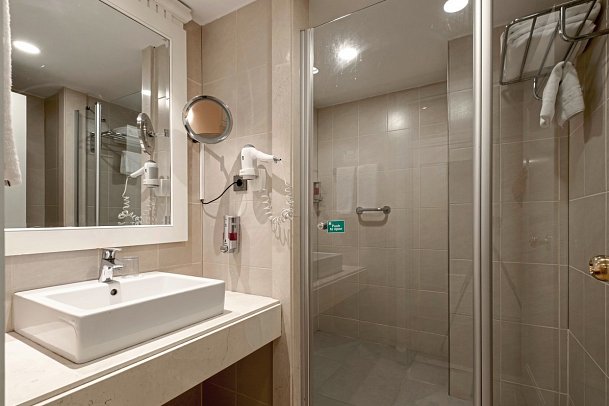 Fame Residence Kemer & Spa - Beispiel Bad Familienzimmer Superior (Zimmercodierung FS1)