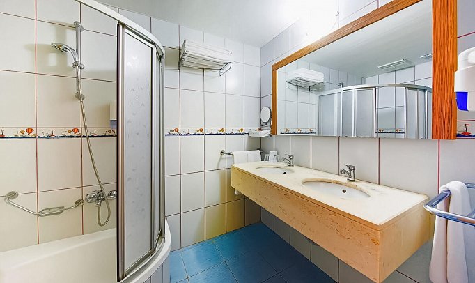 Miarosa Kemer Beach - Beispiel Bad Doppelzimmer (Zimmercodierungen DB1 & DB2)