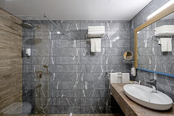 Miarosa Kemer Beach - Beispiel Bad Doppelzimmer Swim Up (Zimmercodierung DBQ)