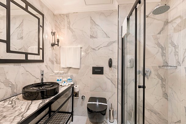 Dosinia Luxury Resort - Beispiel Bad Doppelzimmer Swim Up (Zimmercodierung DBQ)