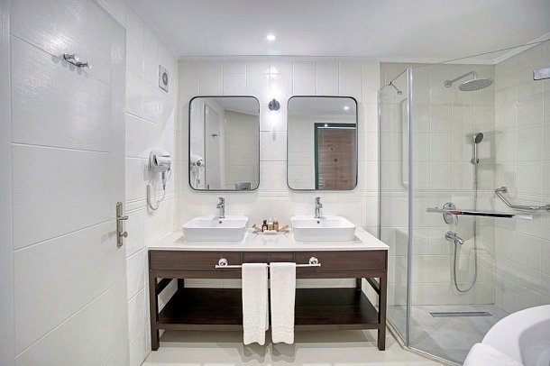 Marti Myra Resort - Beispiel Bad Doppelzimmer Deluxe Premium (Zimmercodierung DD4)