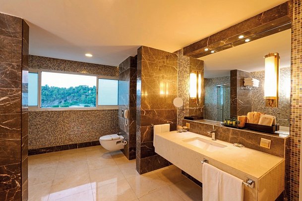 Nirvana Dolce Vita - Beispiel Bad Familiensuite Deluxe