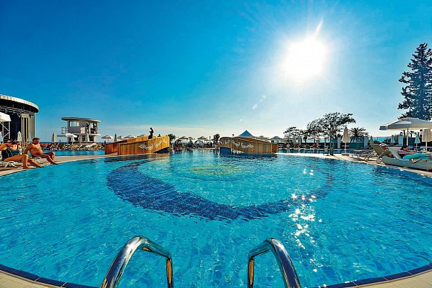 Azura Deluxe Resort & Spa Hotel