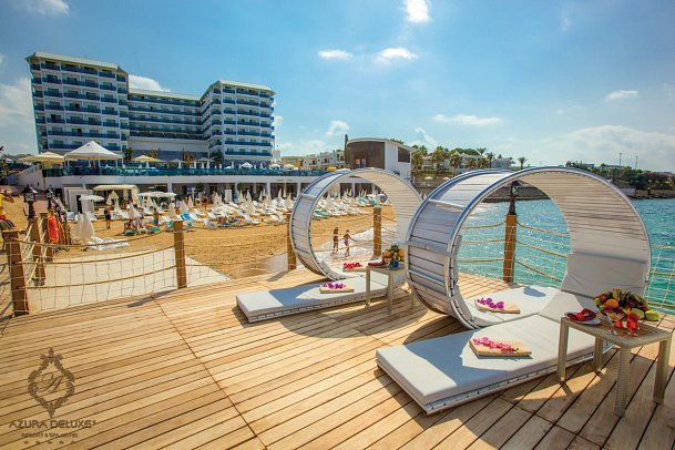 Azura Deluxe Resort & Spa Hotel