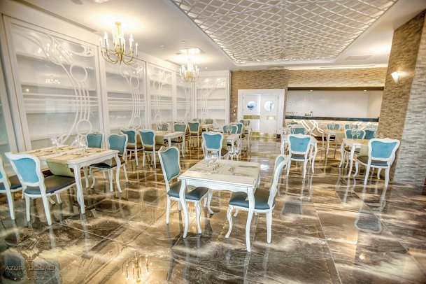 Azura Deluxe Resort & Spa Hotel