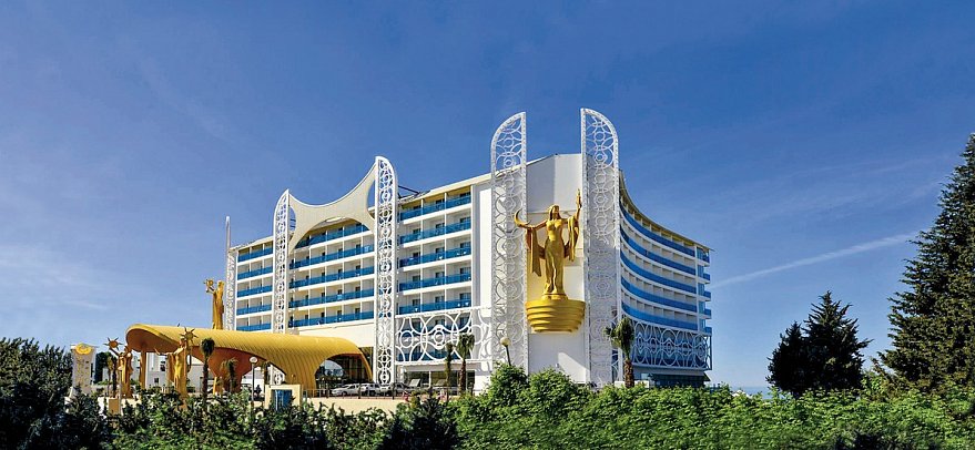 Azura Deluxe Resort & Spa Hotel