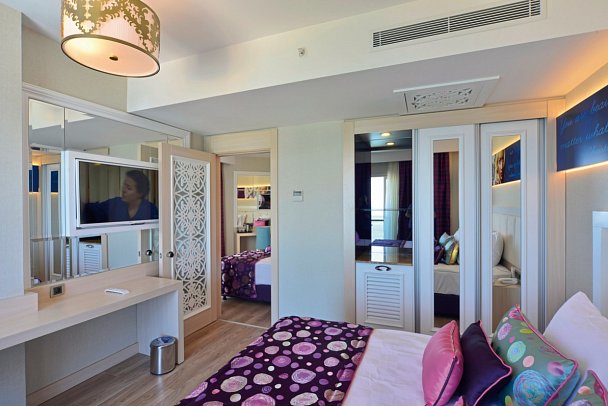 Azura Deluxe Resort & Spa Hotel - Wohnbeispiel Familienzimmer Deluxe Meerblick (Zimmercodierungen FDM & FD2)