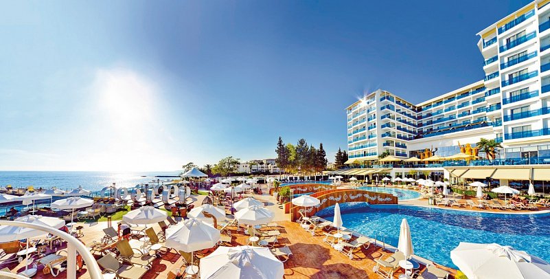 Azura Deluxe Resort & Spa Hotel