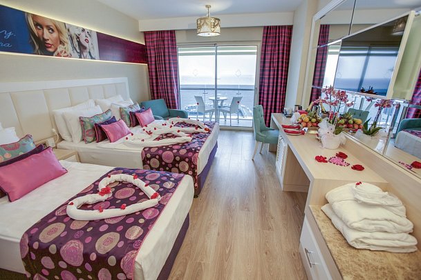 Azura Deluxe Resort & Spa Hotel - Wohnbeispiel Doppelzimmer Deluxe Meerblick (Zimmercodierungen DDM & DCM)