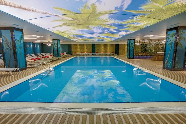 Azura Deluxe Resort & Spa Hotel