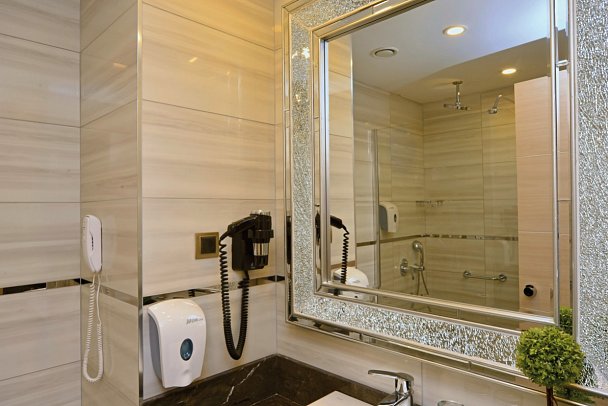 Azura Deluxe Resort & Spa Hotel - Beispiel Bad Doppelzimmer (Zimmercodierungen DDL, DCL, DDN, DCN, DDM & DCM)