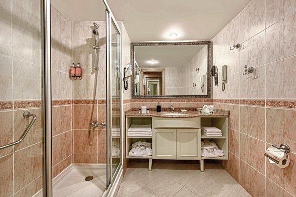 Delphin Deluxe Resort - Beispiel Bad Doppelzimmer (Zimmercodierungen DBL, DBN & DBM)