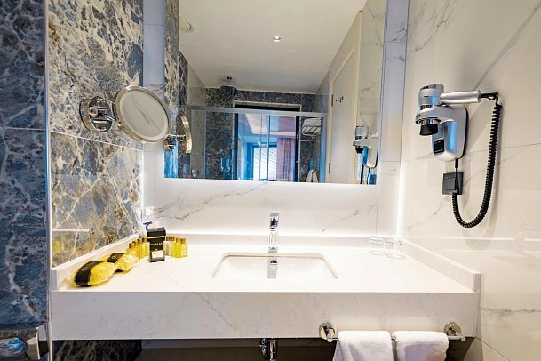 Granada Luxury Red - Wohnbeispiel Doppelzimmer seitl. Meerblick (Zimmercodierung DBN)