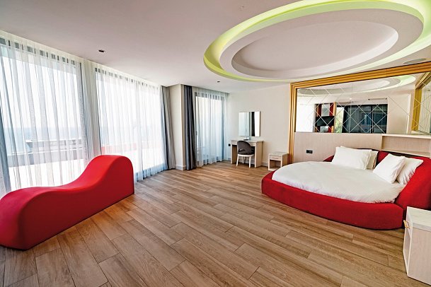 Granada Luxury Red - Wohnbeispiel Suite Deluxe seitl. Meerblick (Zimmercodierung WDN)