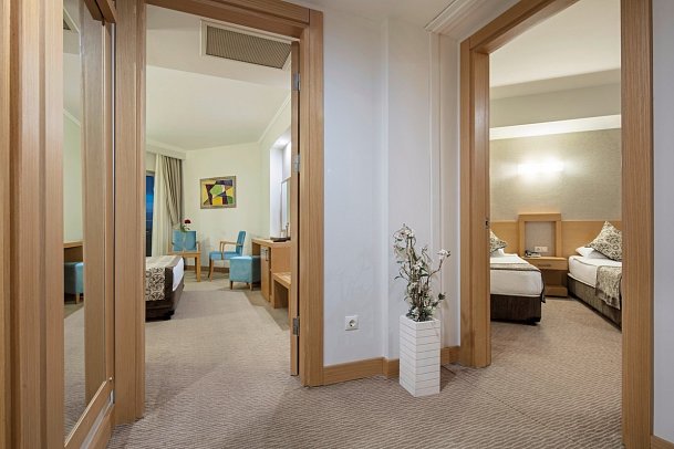 Saphir Resort & Spa - Wohnbeispiel Familienzimmer mit Verbindungstür (Zimmercodierungen FV1 & FV2)