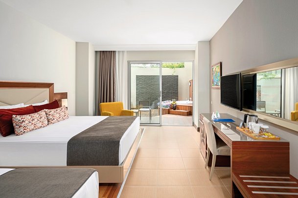 Leodikya Kirman Premium - Wohnbeispiel Doppelzimmer Jacuzzi Terrasse (Zimmercodierung DB1)