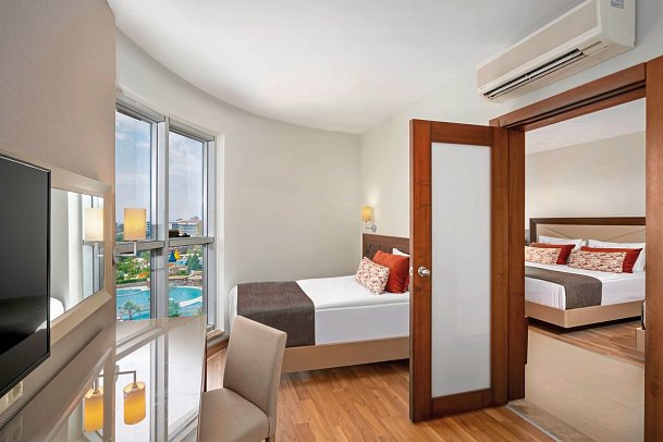 Leodikya Kirman Premium - Wohnbeispiel Familienzimmer Meerblick (Zimmercodierung FBM)