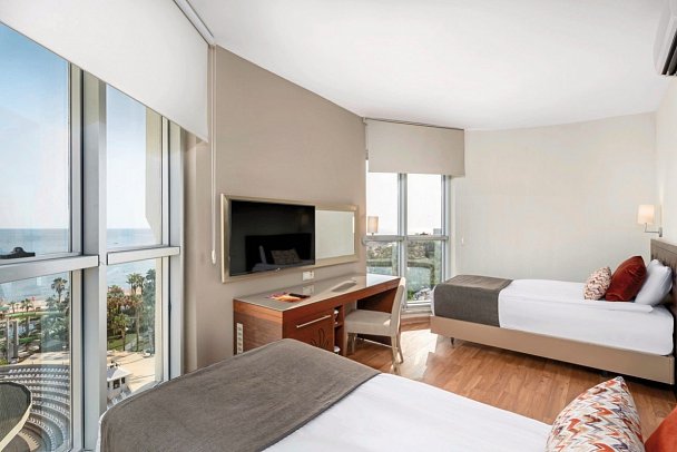 Leodikya Kirman Premium - Wohnbeispiel Familienzimmer Meerblick (Zimmercodierung FBM)