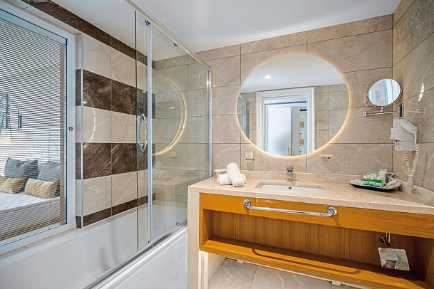 Sidera Kirman Premium - Beispiel Bad Familienzimmer (Zimmercodierung FB1)