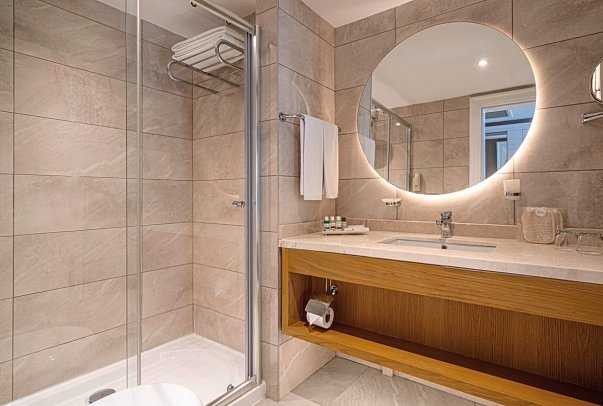 Sidera Kirman Premium - Beispiel Bad Doppelzimmer (Zimmercodierungen DBL, DCL, DBM & DCM)