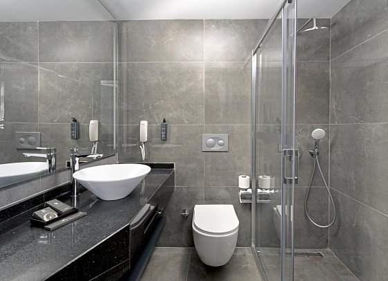 Kaila Krizantem Hotel - Beispiel Bad (Zimmercodierungen DB1, DC1, FB1 & FB2)