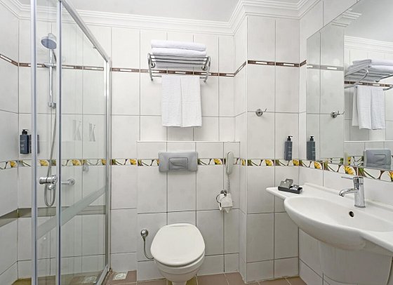 Kaila Krizantem Hotel - Beispiel Bad (Zimmercodierungen DB1, DC1, FB1 & FB2)