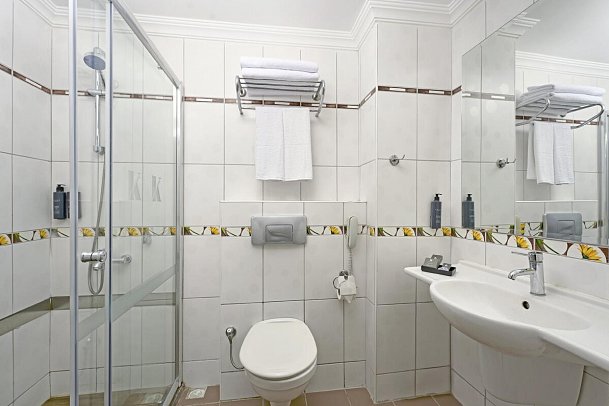 Kaila Krizantem Hotel - Beispiel Bad (Zimmercodierungen DB1, DC1, FB1 & FB2)