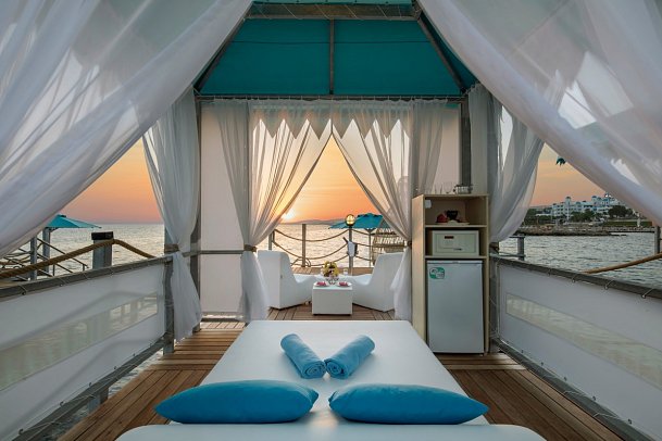 Granada Luxury Beach