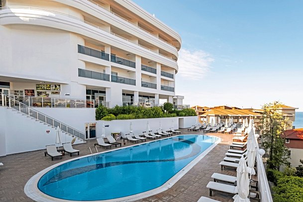 Laguna Beach Alya Resort & Spa