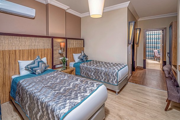 Quattro Family Club DEM Hotel - Wohnbeispiel Garten Familienzimmer Relax Poolseite (Zimmercodierungen FB3 & FB4)