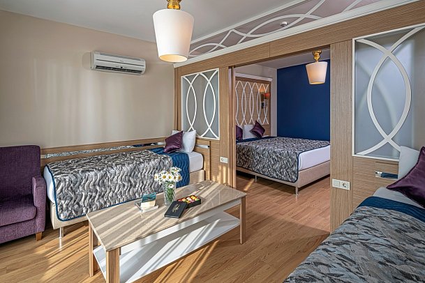 Quattro Family Club DEM Hotel - Wohnbeispiel Familienzimmer Hauptgebäude (Zimmercodierungen FBL, FBP & FBM)