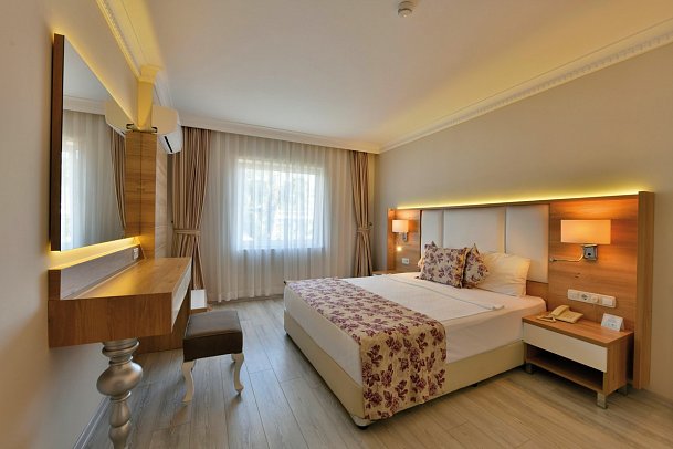 Royal Garden Beach - Wohnbeispiel Familienzimmer Haupthaus