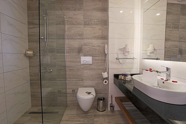 Xoria Deluxe - Beispiel Bad Doppelzimmer (Zimmercodierungen DBL, DCL, DBN & DCN)