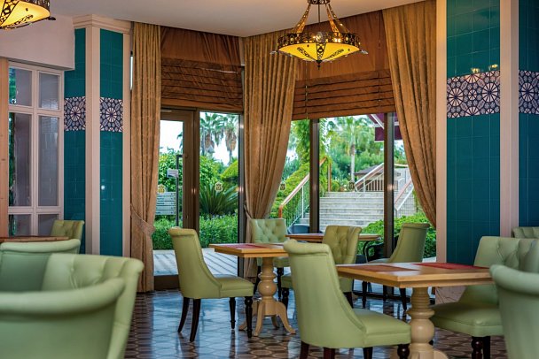 Commodore Elite Suite & Spa