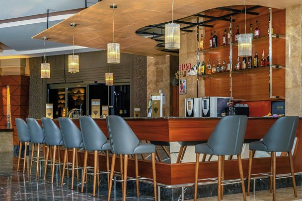 Commodore Elite Suite & Spa