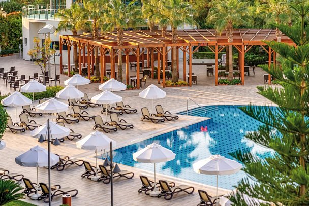 Commodore Elite Suites & Spa