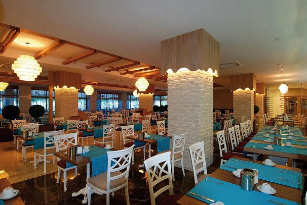 Commodore Elite Suites & Spa