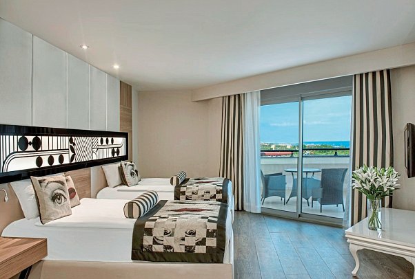 Delphin Imperial - Wohnbeispiel Doppelzimmer Superior Meerseite (Zimmercodierung DSC)