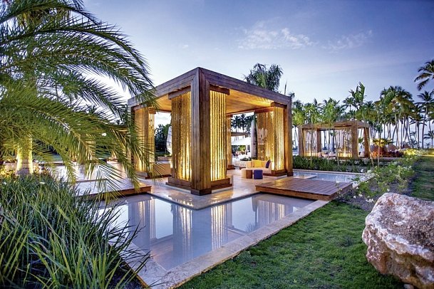 Viva V Samaná by Wyndham - By Night