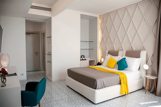 Grand Hotel Riviera - Wohnbeispiel Doppelzimmer Superior seitl. Meerblick (Zimmercodierung DSN)