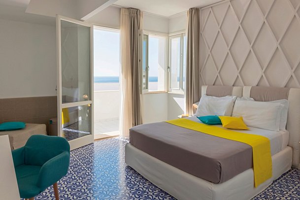 Grand Hotel Riviera - Wohnbeispiel Doppelzimmer Superior seitl. Meerblick (Zimmercodierung DSN)