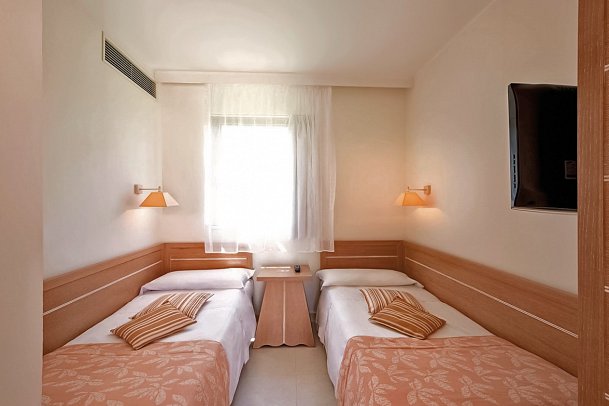 Vivosa Apulia Resort - Wohnbeispiel Familienzimmer (Zimmercodierung FB1)