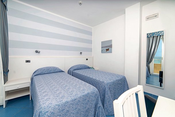 La Sorgente - Wohnbeispiel Doppelzimmer Standard Meerblick (Zimmercodierung DBM)
