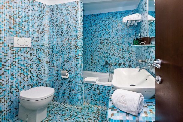 Valtur Baia del Gusmay Beach Resort - Badezimmer Junior Suite (Zimmercodierung JB1)