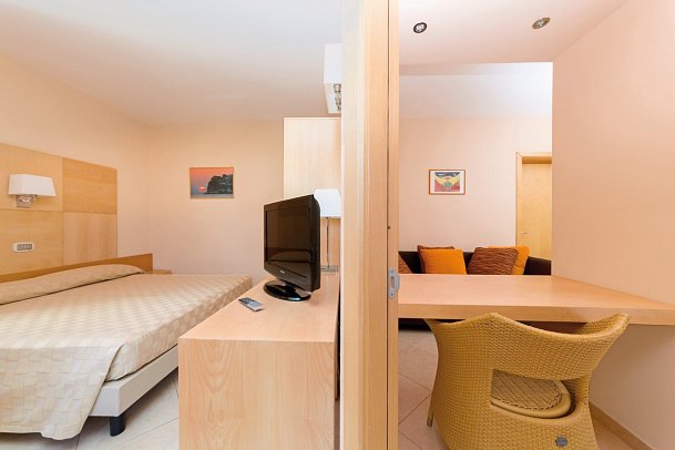 Valtur Baia del Gusmay Beach Resort - Wohnbeispiel Familienzimmer Komfort (Zimmercodierung FF1)