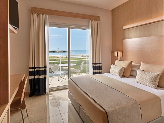 Gran Serena Hotel - Wohnbeispiel Doppelzimmer Balkon (Zimmercodierung DB2)