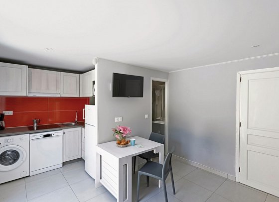 Résidence Marina d'Oru - Wohnbeispiel Appartement 1 Schlafzimmer ca. 36 qm (Zimmercodierung AB2)