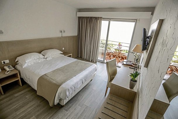 Hotel Alivi - Wohnbeispiel DZ Klassik Meerblick (Zimmercodierung DBM)